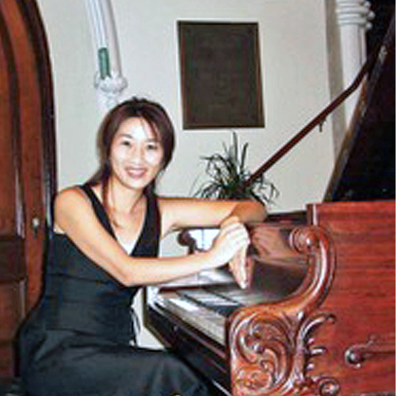 Sanghee Kim Lee = piano teacher